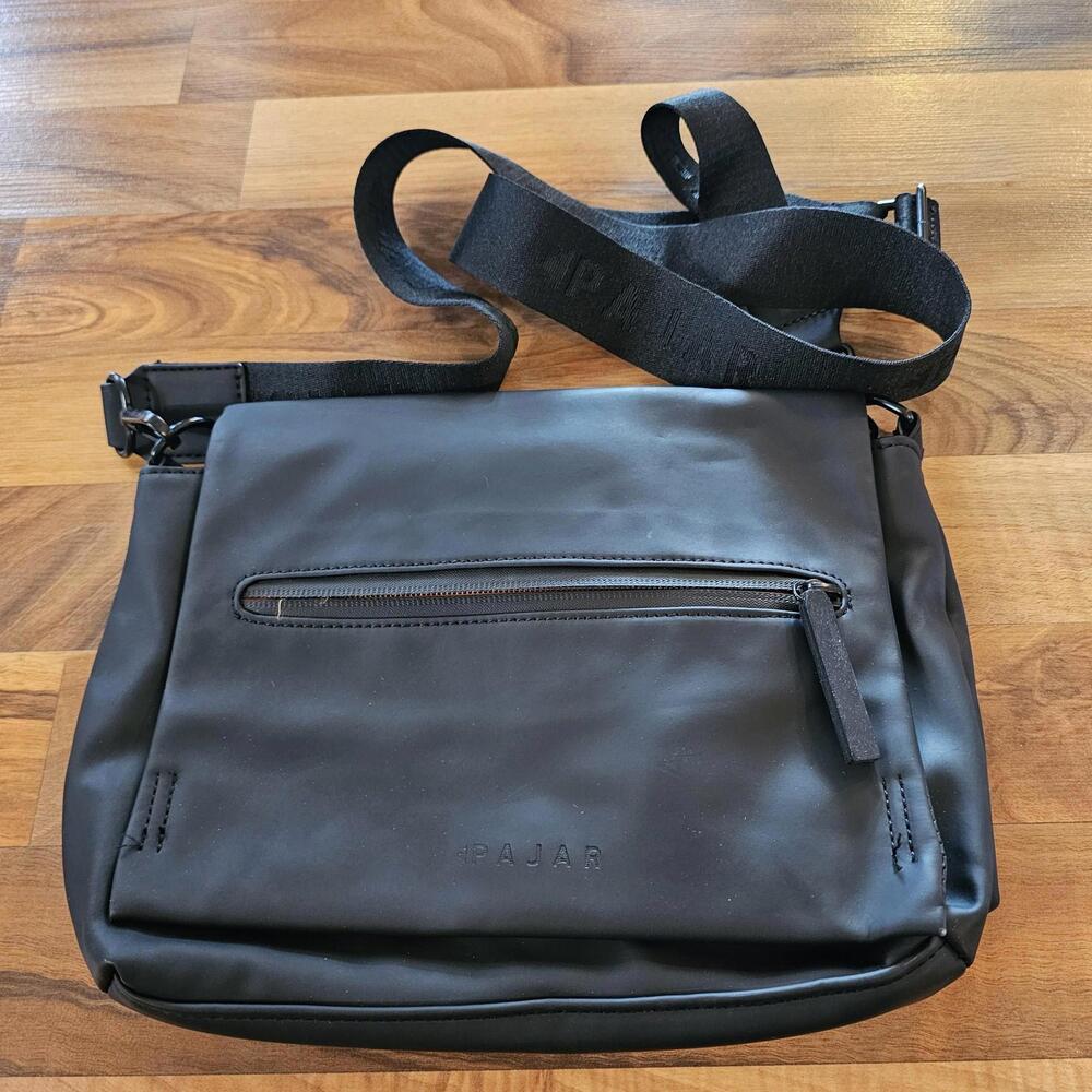 Pajar‎ Canada Crossbody Shoulder Bag Mens Medium Black Faux Leather Orange Lined